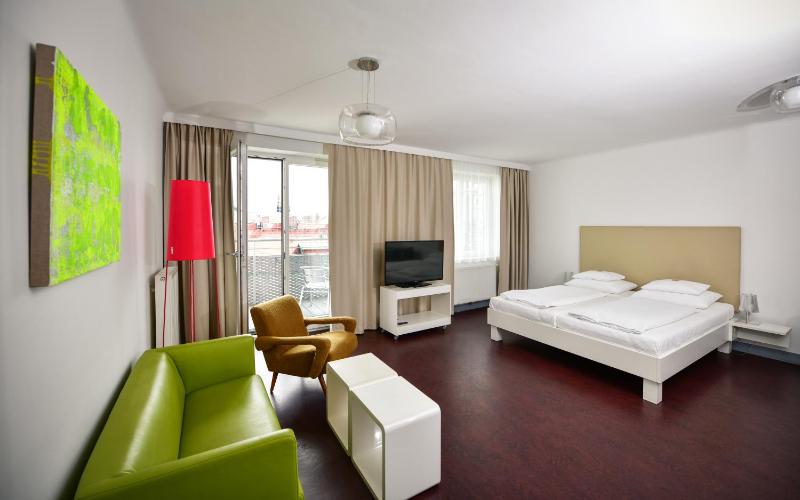 Double Room with Balcony image 4