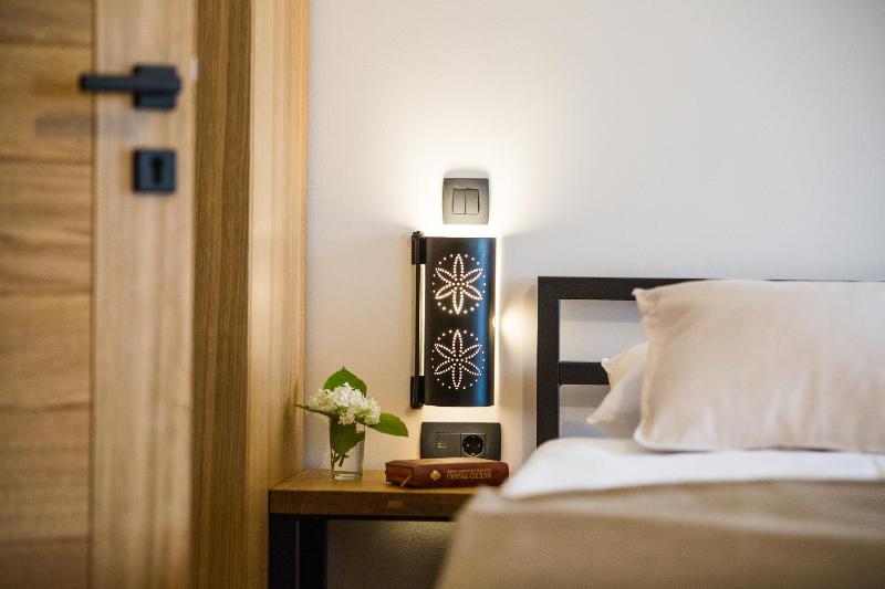Double or Twin Room image 4