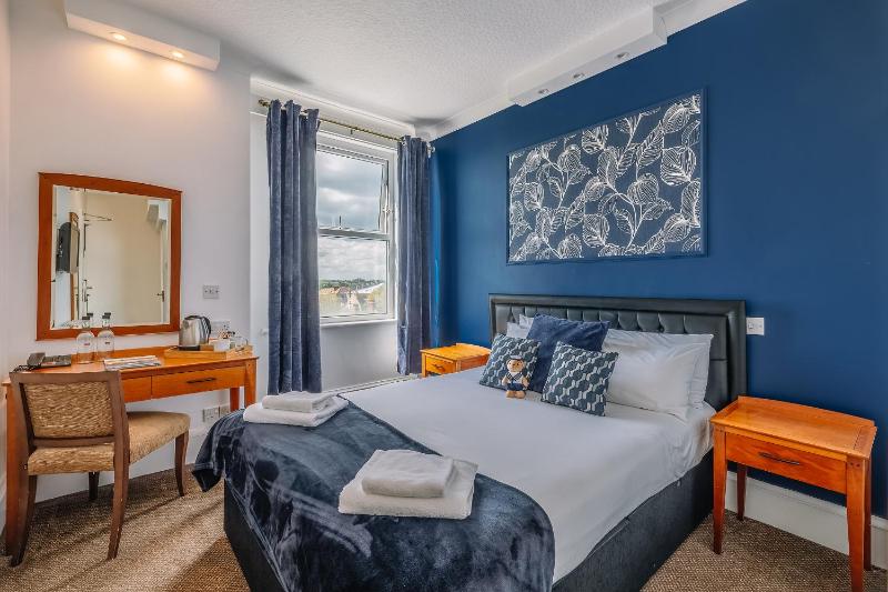 Compact Double Room image 1