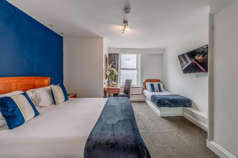 Classic Triple Room image 3