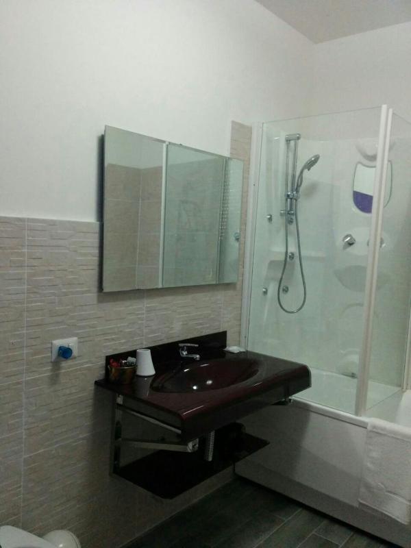 Double Room with Private Bathroom image 3