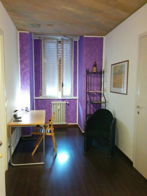 Twin Room with Shared Bathroom image 2