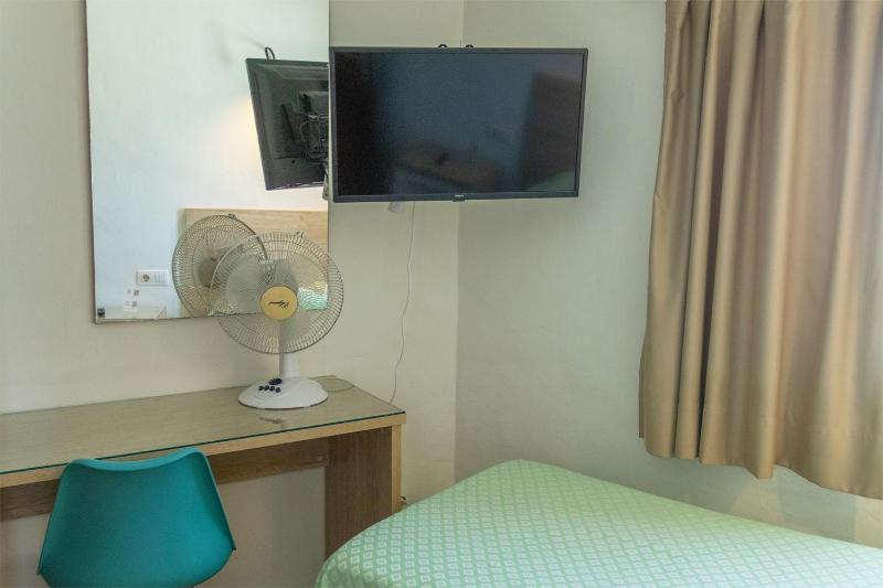Single Room with Shared Bathroom image 1
