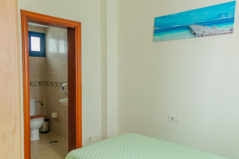 Single Room with Private Bathroom image 4