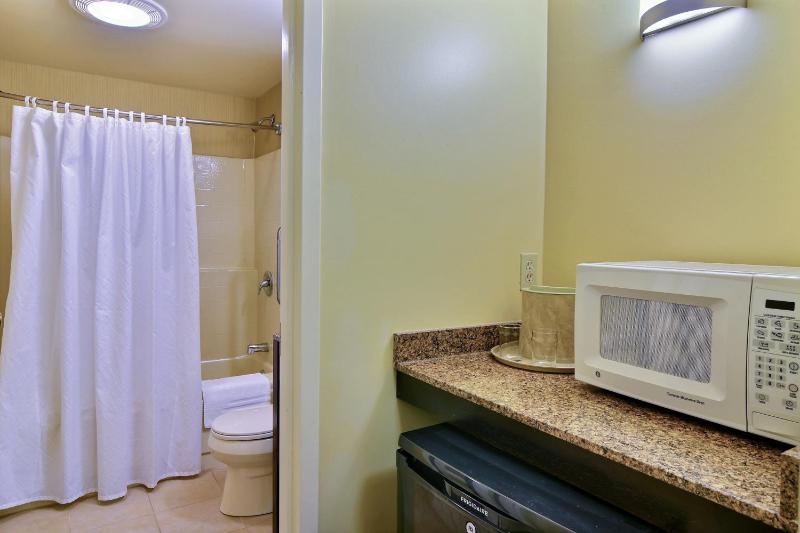 Standard Room with Two Double Beds image 3