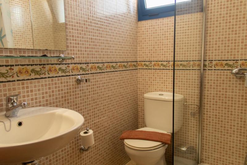 Double or Twin Room with Private Bathroom image 4