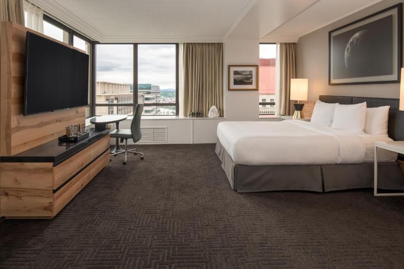 Hilton Portland Downtown - image 2