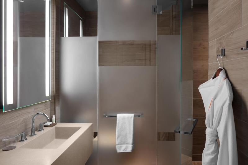 Urban Room with Two Double Beds image 4