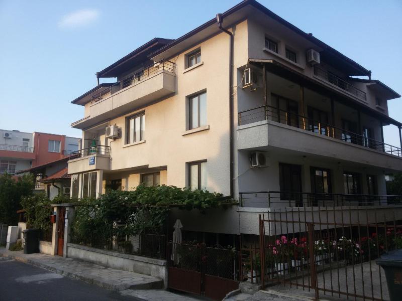Keni Guest House - image 1