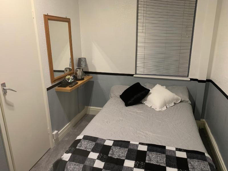 Double Room image 3