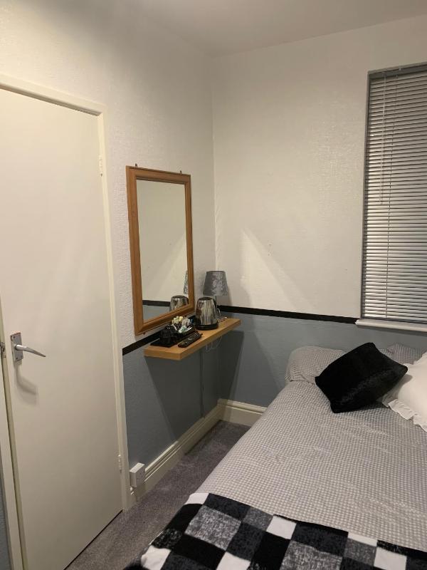 Double Room image 4