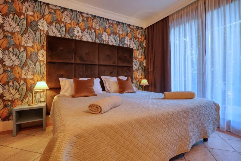 Classic Double or Twin Room image 3