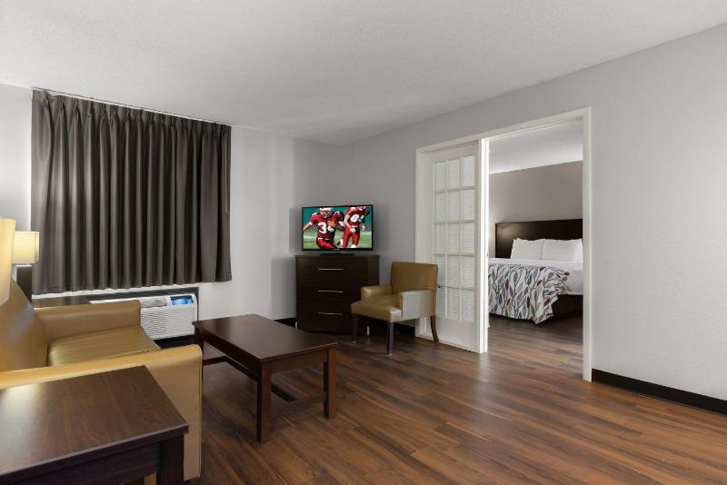 Red Roof Inn & Suites Savannah Airport - image 40