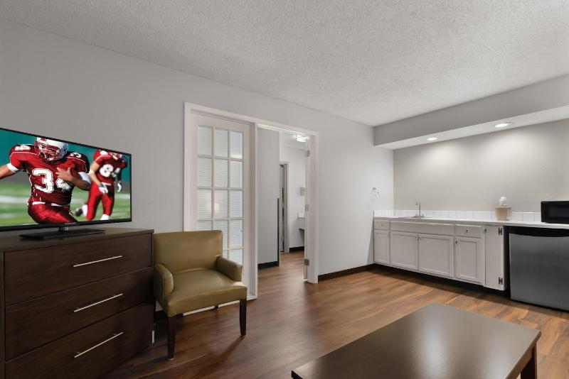 Red Roof Inn & Suites Savannah Airport - image 37