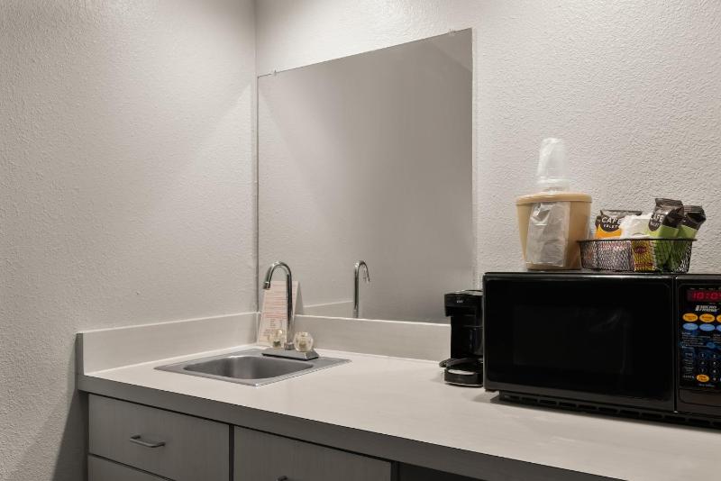 Red Roof Inn & Suites Savannah Airport - image 29