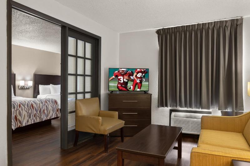 Red Roof Inn & Suites Savannah Airport - image 38