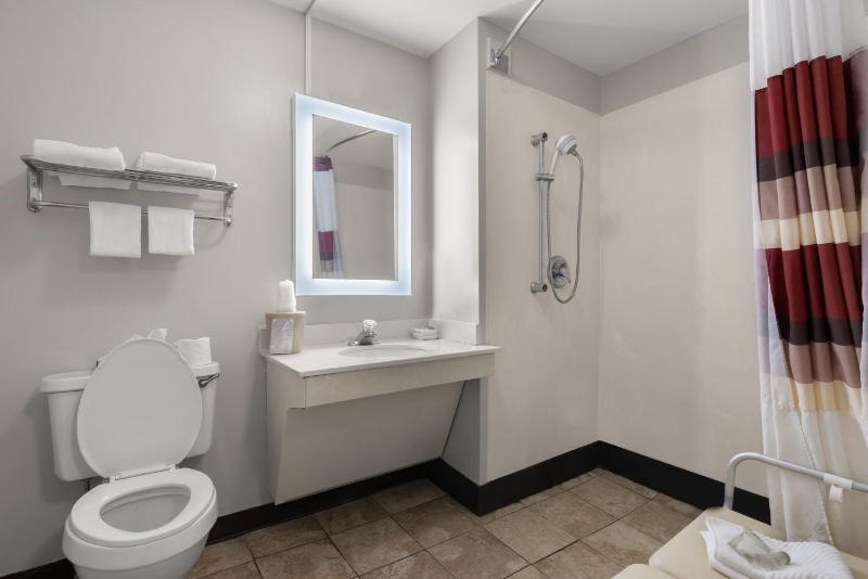 Red Roof Inn & Suites Savannah Airport - image 5