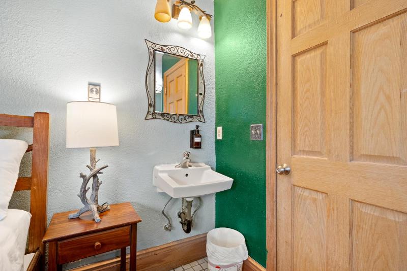 Double twin Room with Private Bathroom image 3