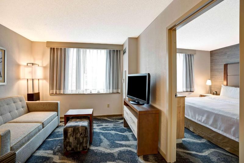King Suite - Mobility Access/Non-Smoking image 2