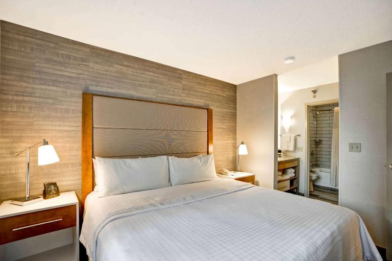 One-Bedroom King Suite - Non-Smoking image 4