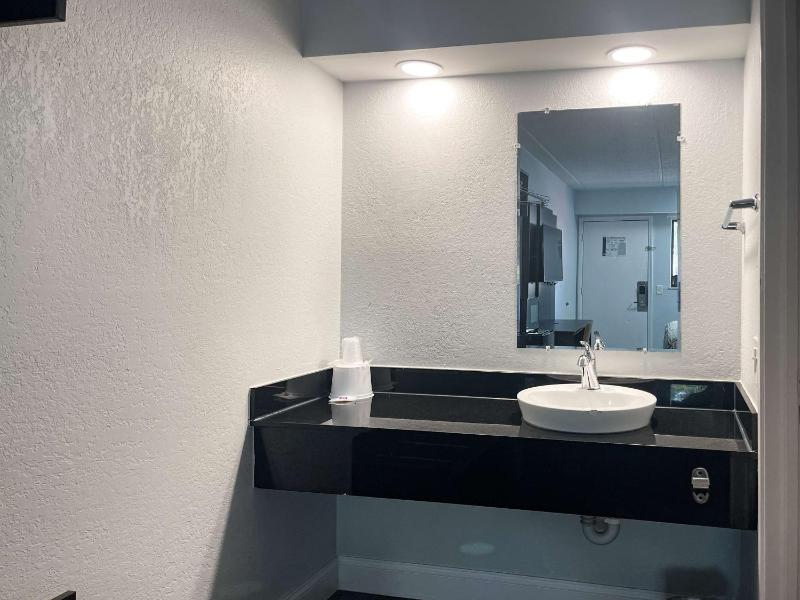 Motel 6-Memphis TN - Downtown - image 17