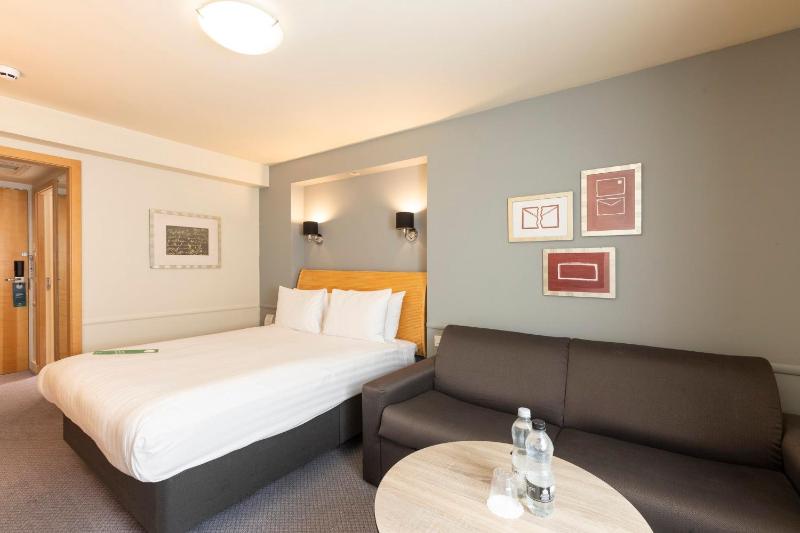 Standard Double Room image 2