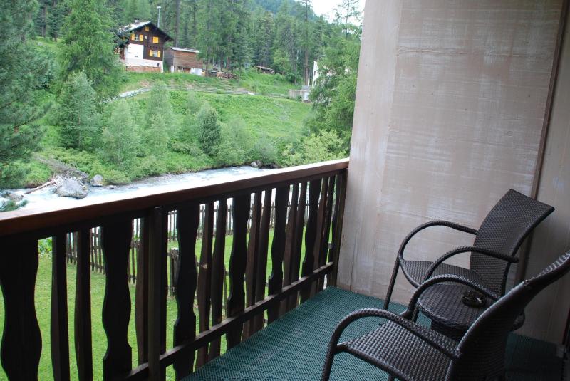Studio with Balcony image 4