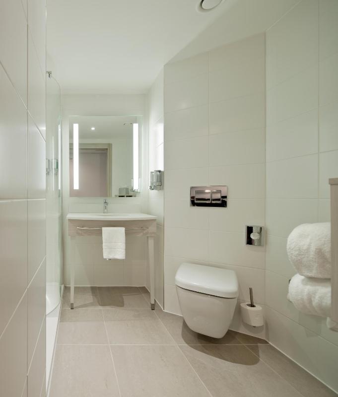 Queen Room image 3