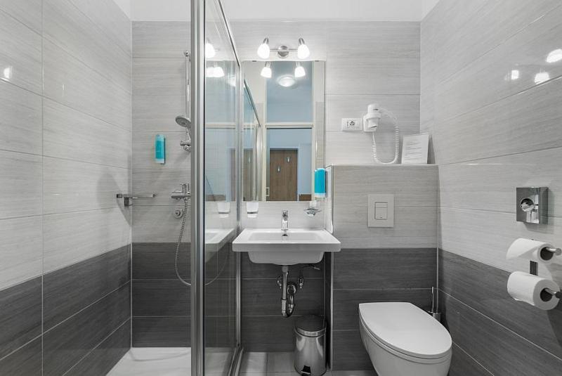 Standard Twin Room image 1