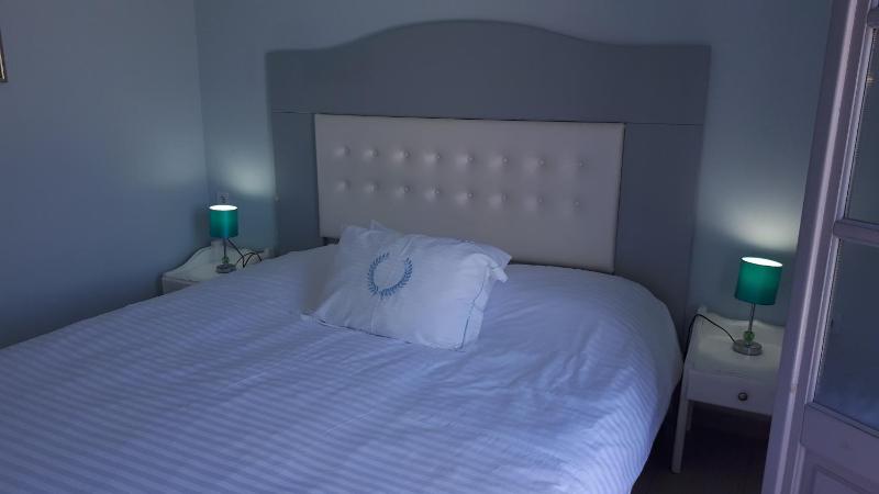 Superior Double Room with Side Sea View image 4