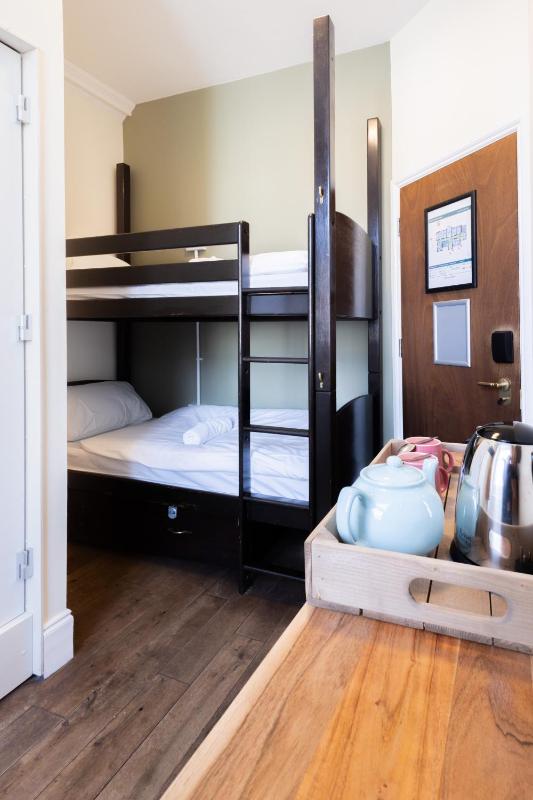 Private Twin Room with Private Bathroom image 2