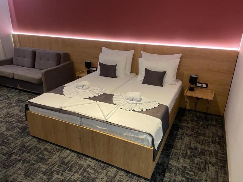 Deluxe Double or Twin Room image 1