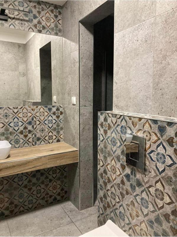 Twin Room with Private Bathroom image 4