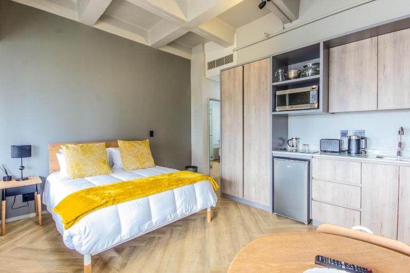One-Bedroom Apartment image 1