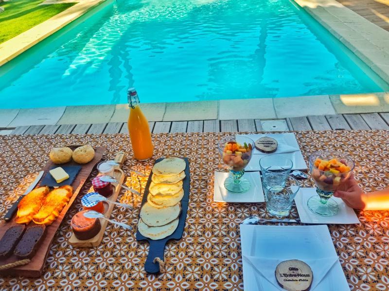 L'Entre Nous piscine et jacuzzi privé - image 13