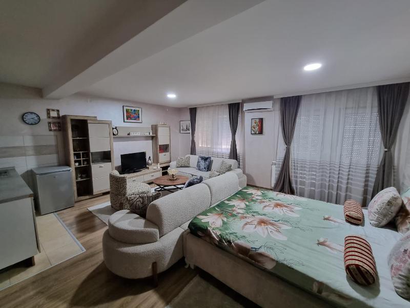 Apartment image 3