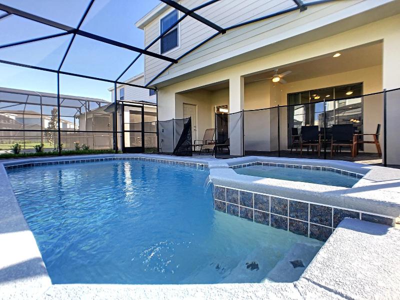 Prague Sunrise: Private Pool Resort Access & BBQ - image 1