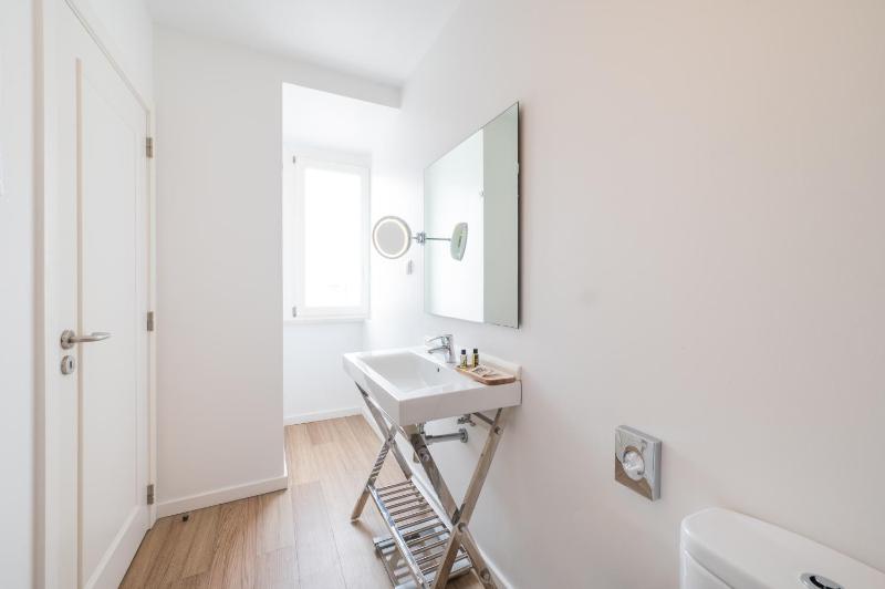 Premier Double Room image 2