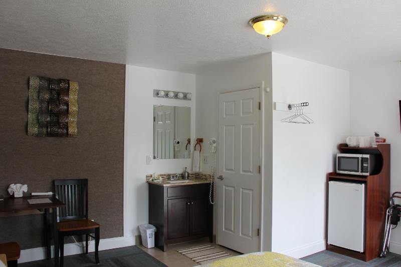 Queen Room image 1