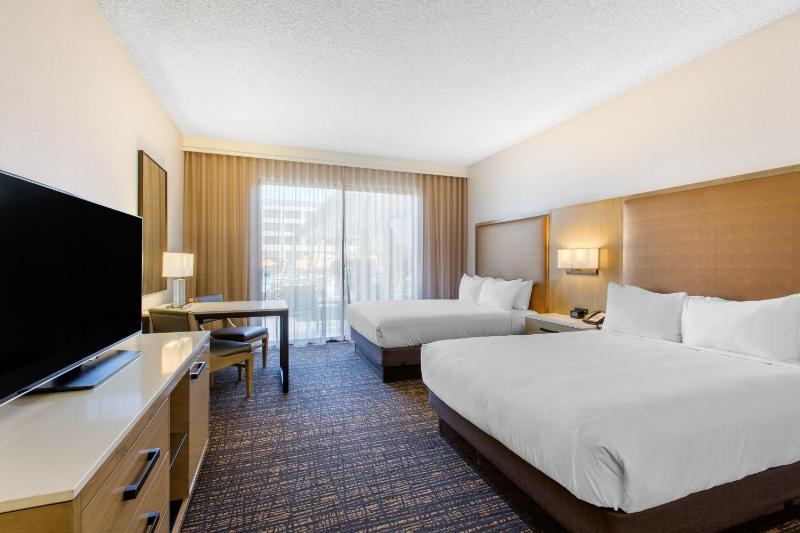 Queen Room with Two Queen Beds - Disability Access image 1