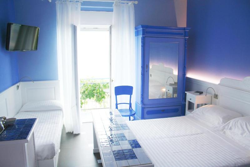 Family Room with Sea View image 4
