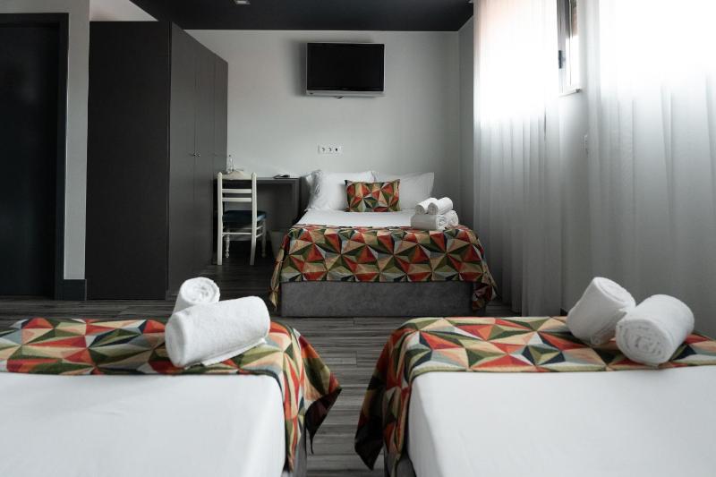 Triple Room with Private Bathroom image 1