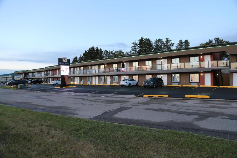 Royal Lodge - image 15
