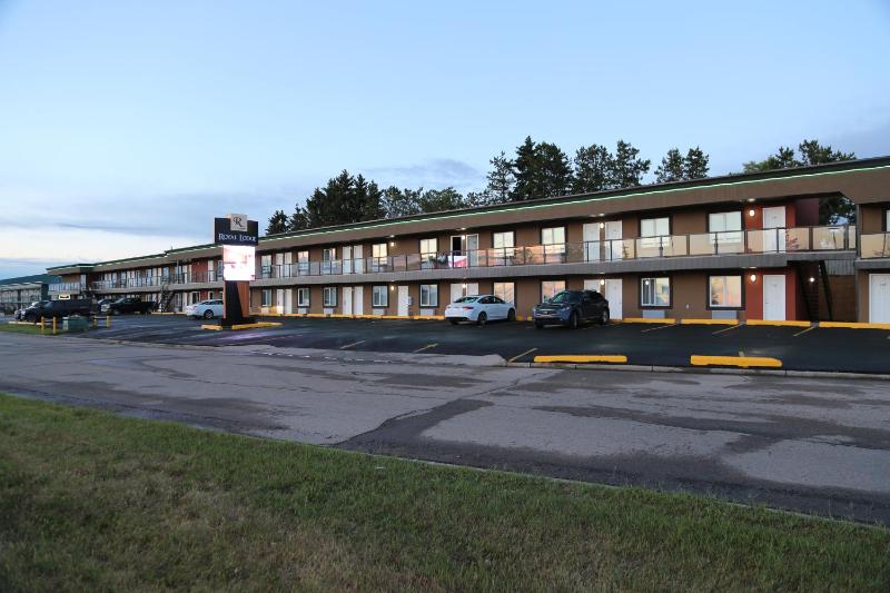 Royal Lodge - image 31