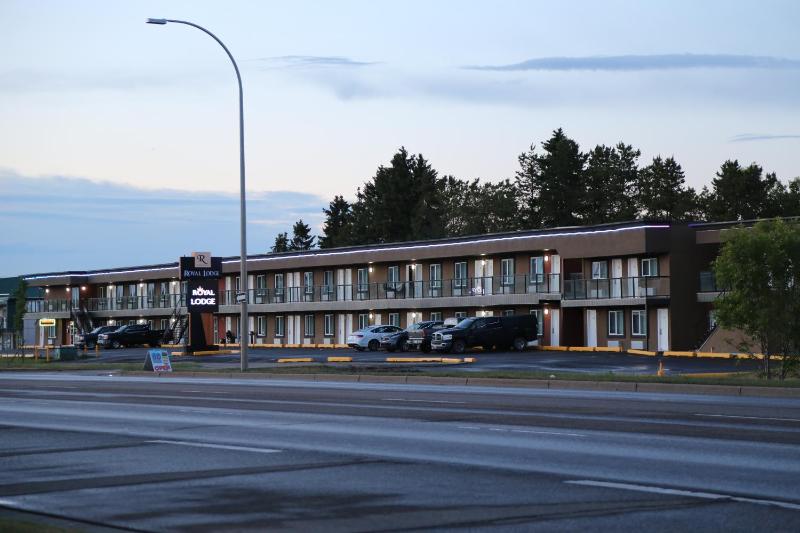 Royal Lodge - image 29