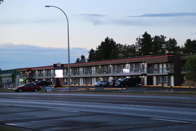 Royal Lodge - image 40
