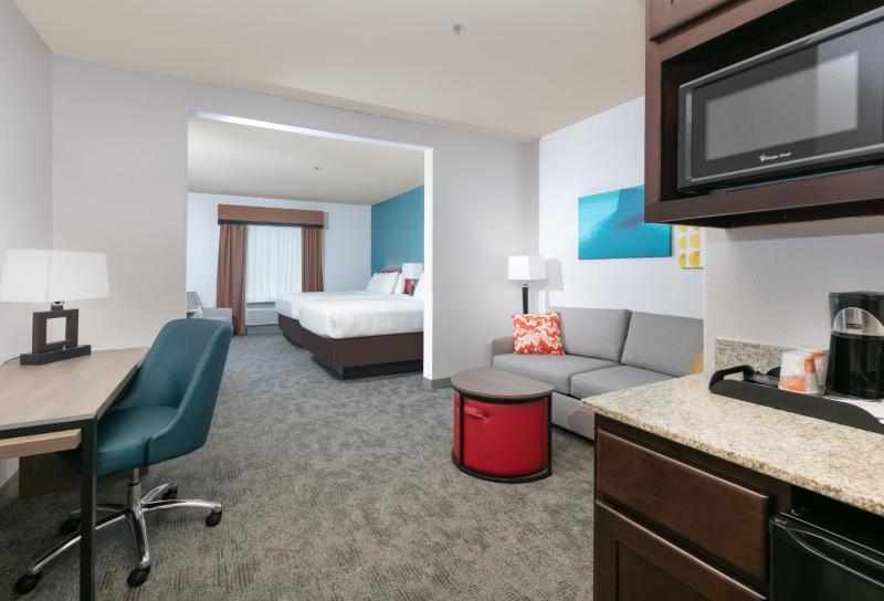 Queen Suite with Two Queen Beds - Disability Access- Non-Smoking image 4