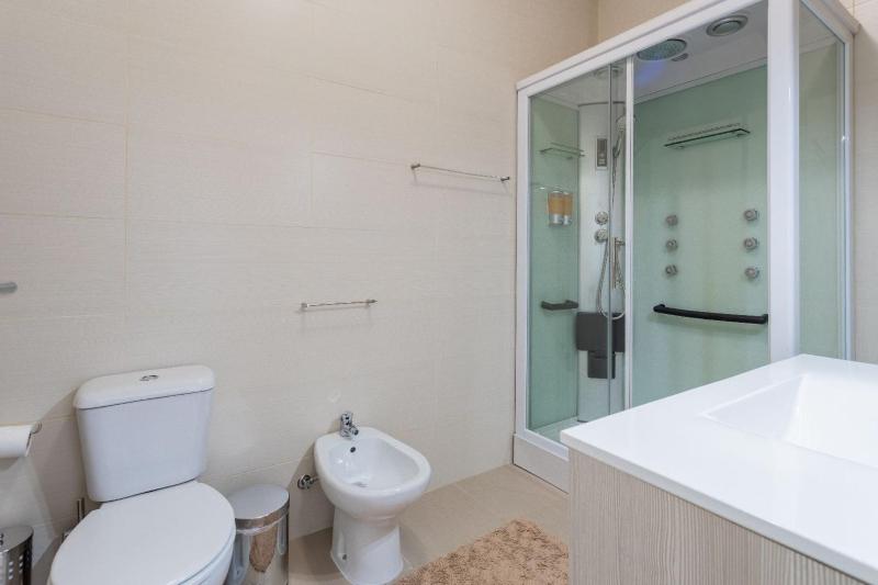 Double Room with Extra Bed image 2