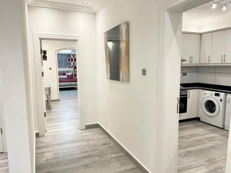 2 Bed Apartment Sleeps 4 - Jacuzzi Parking Wifi - image 7