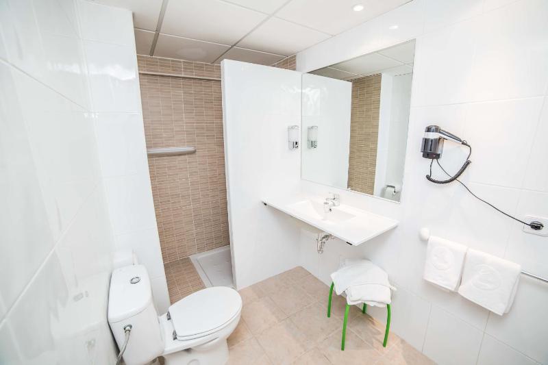 One-Bedroom Apartment (3 Adults + 1 Child) image 1